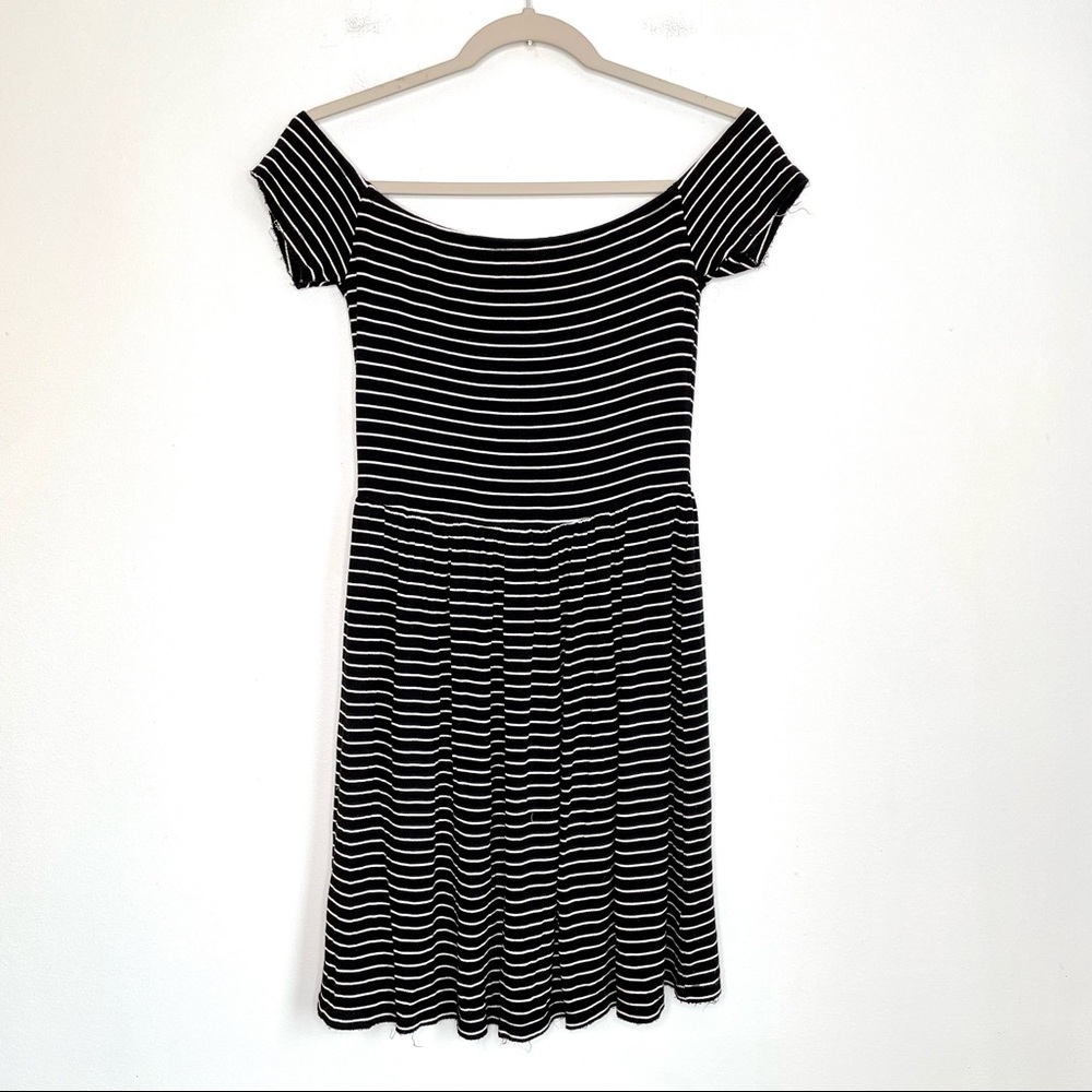 3/$25 American Eagle Soft & Sexy Off Shoulder Striped Ribbed Dress Small
